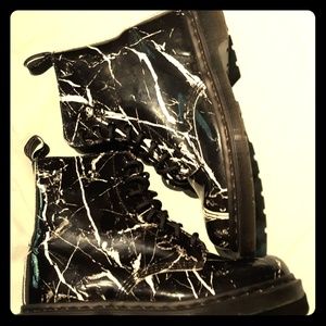 Marble "Air Wair" Dr. Martens 🖤